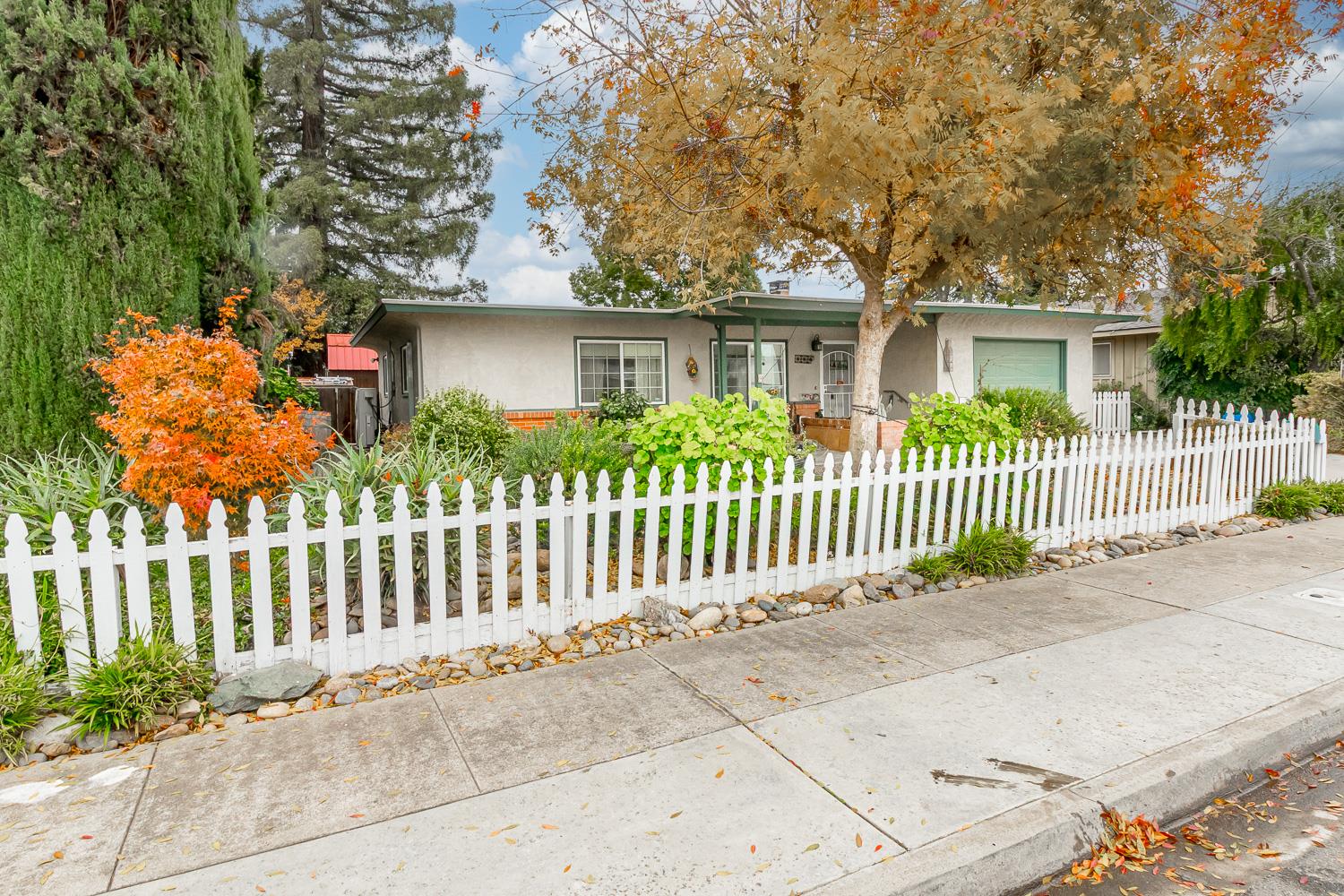 245 School Ave, Oakdale, CA 95361