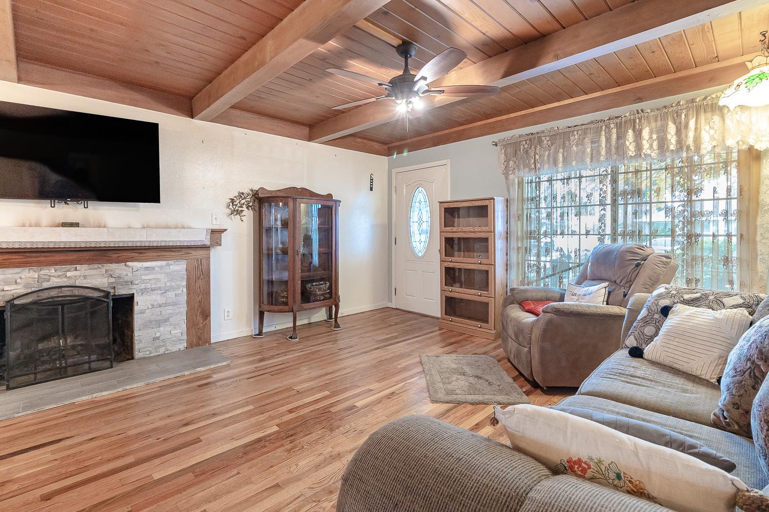 245 School Ave, Oakdale, CA 95361