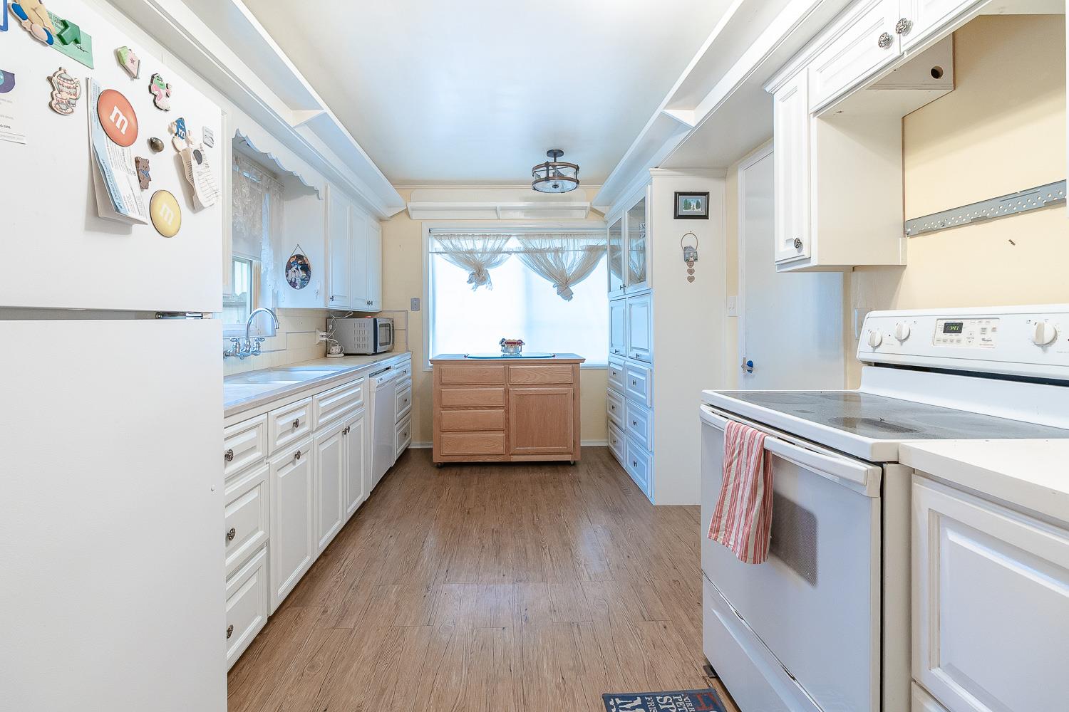 245 School Ave, Oakdale, CA 95361