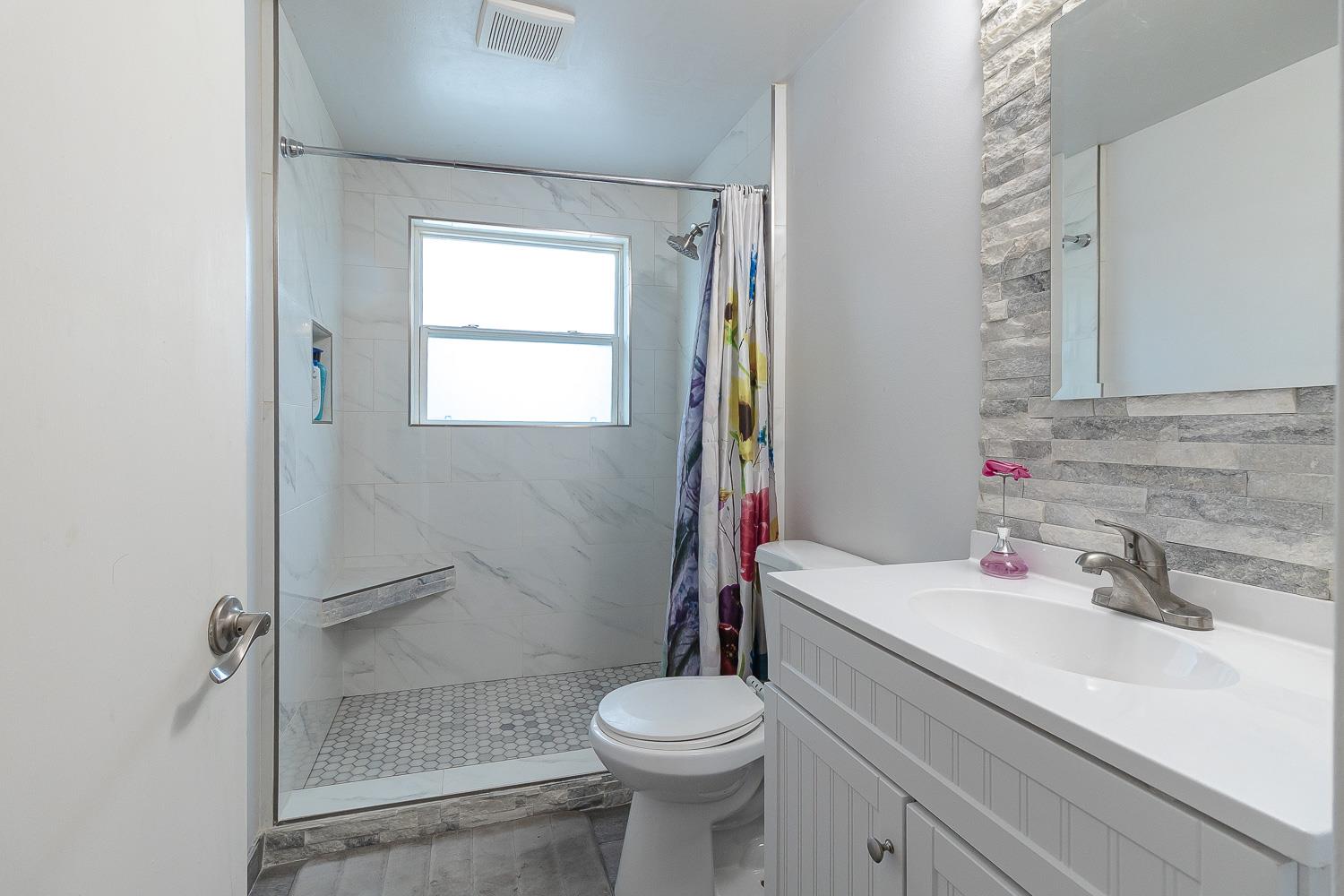 245 School Ave, Oakdale, CA 95361