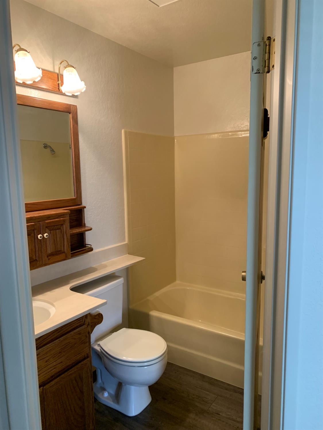 2429 Woodvale Dr, Modesto, CA 95355