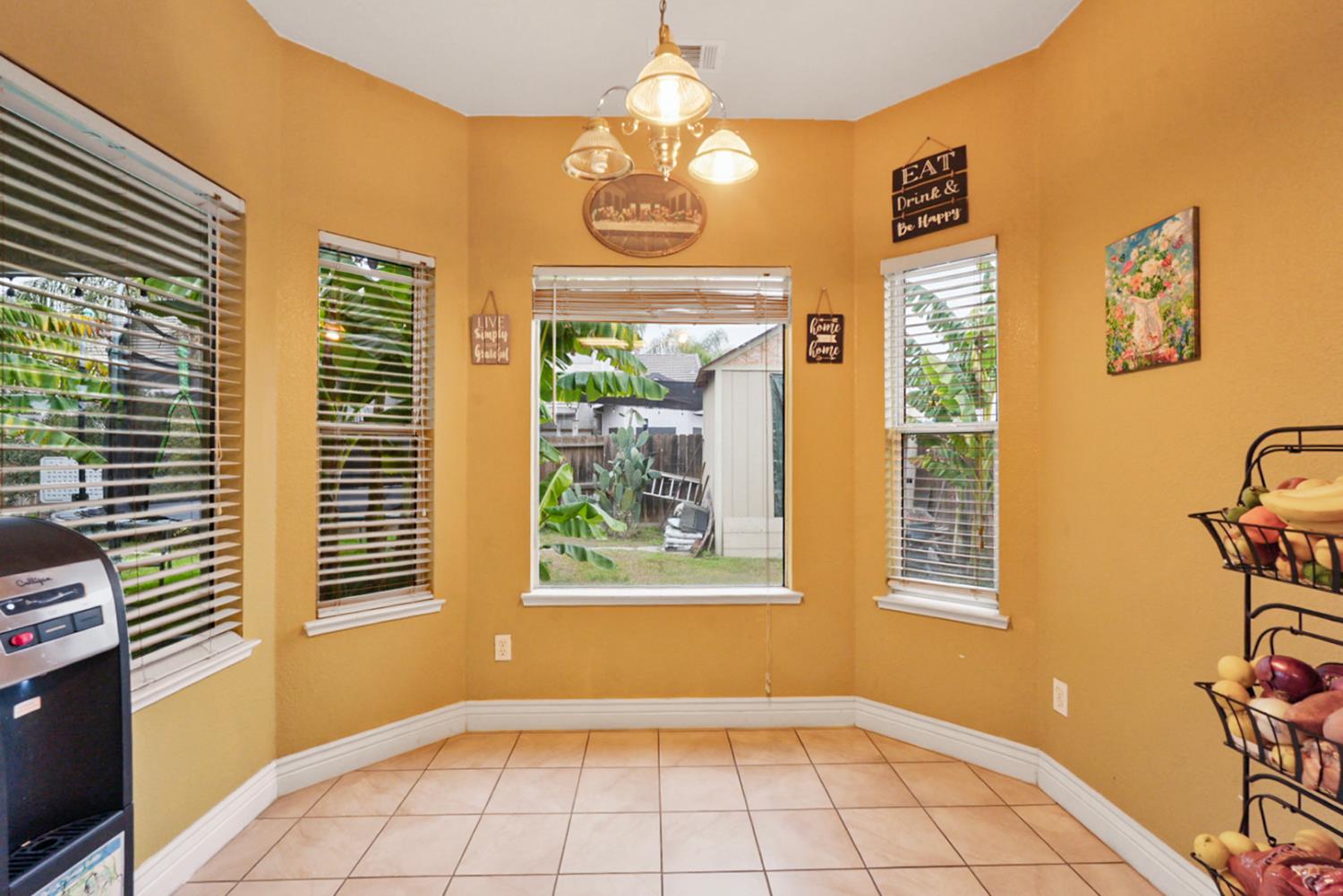 938 Zina Ln, Turlock, CA 95380