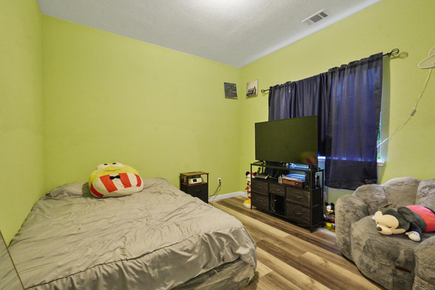 938 Zina Ln, Turlock, CA 95380