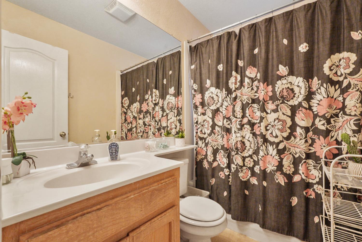 938 Zina Ln, Turlock, CA 95380