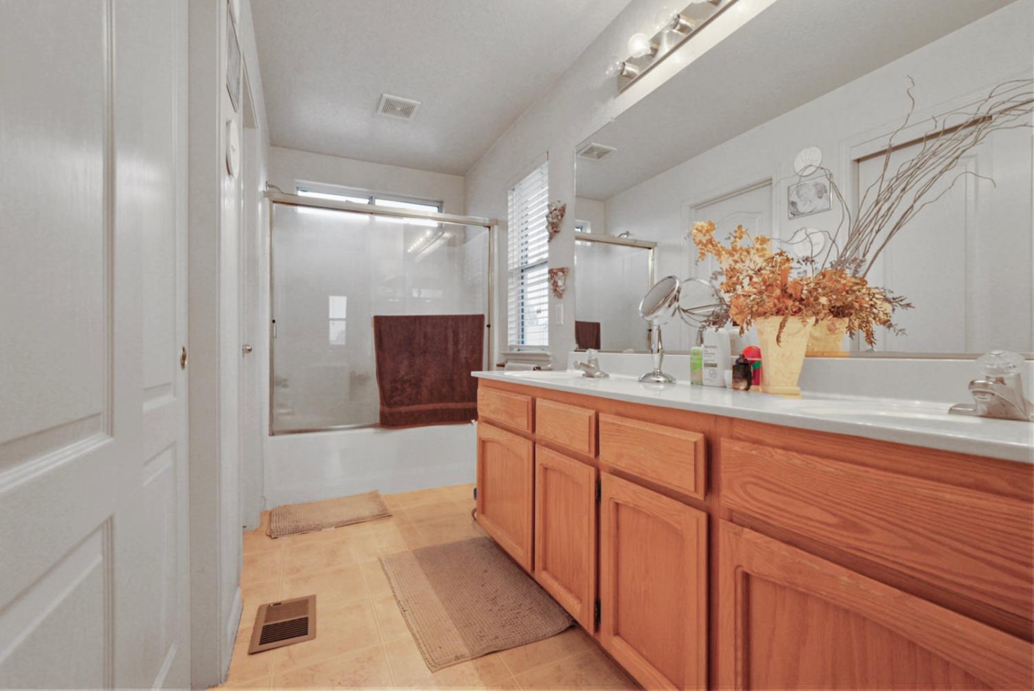 938 Zina Ln, Turlock, CA 95380