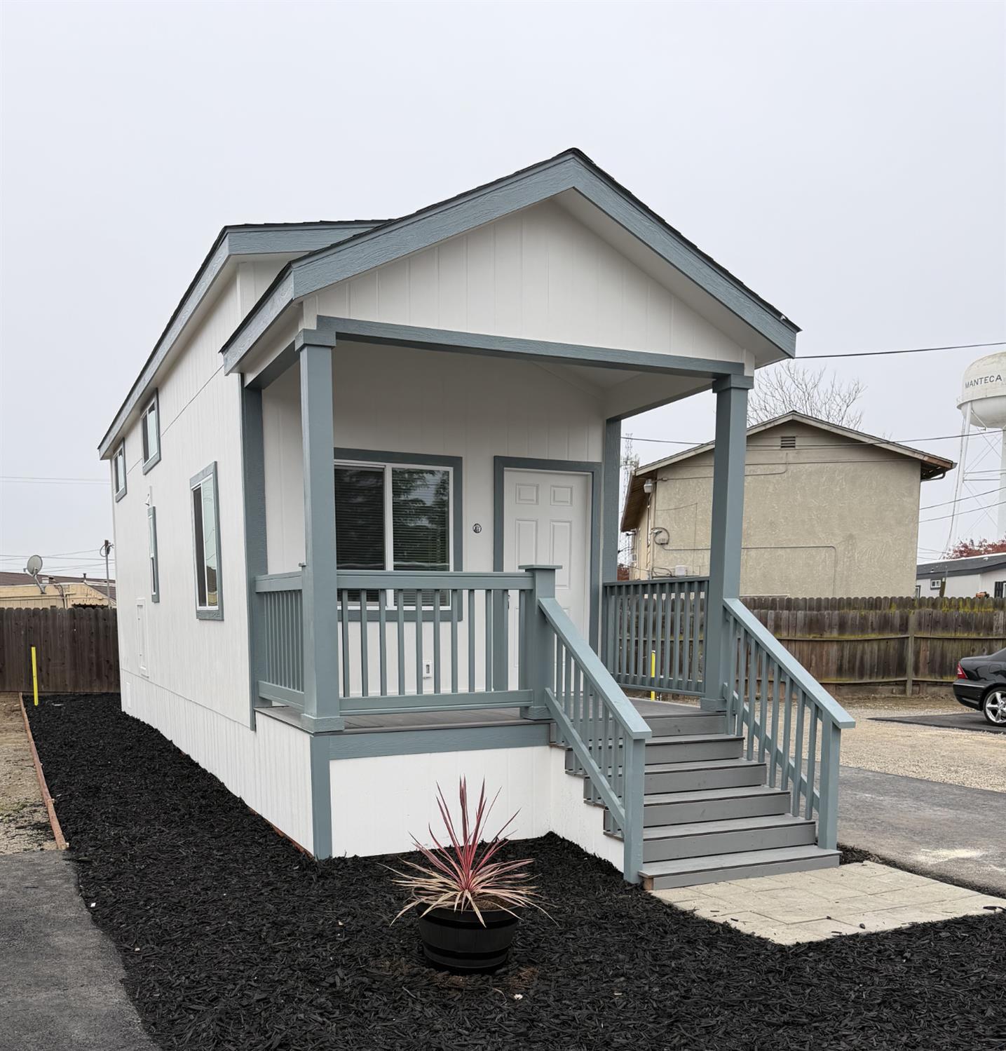 317 Moffat Blvd #14, Manteca, CA 95336