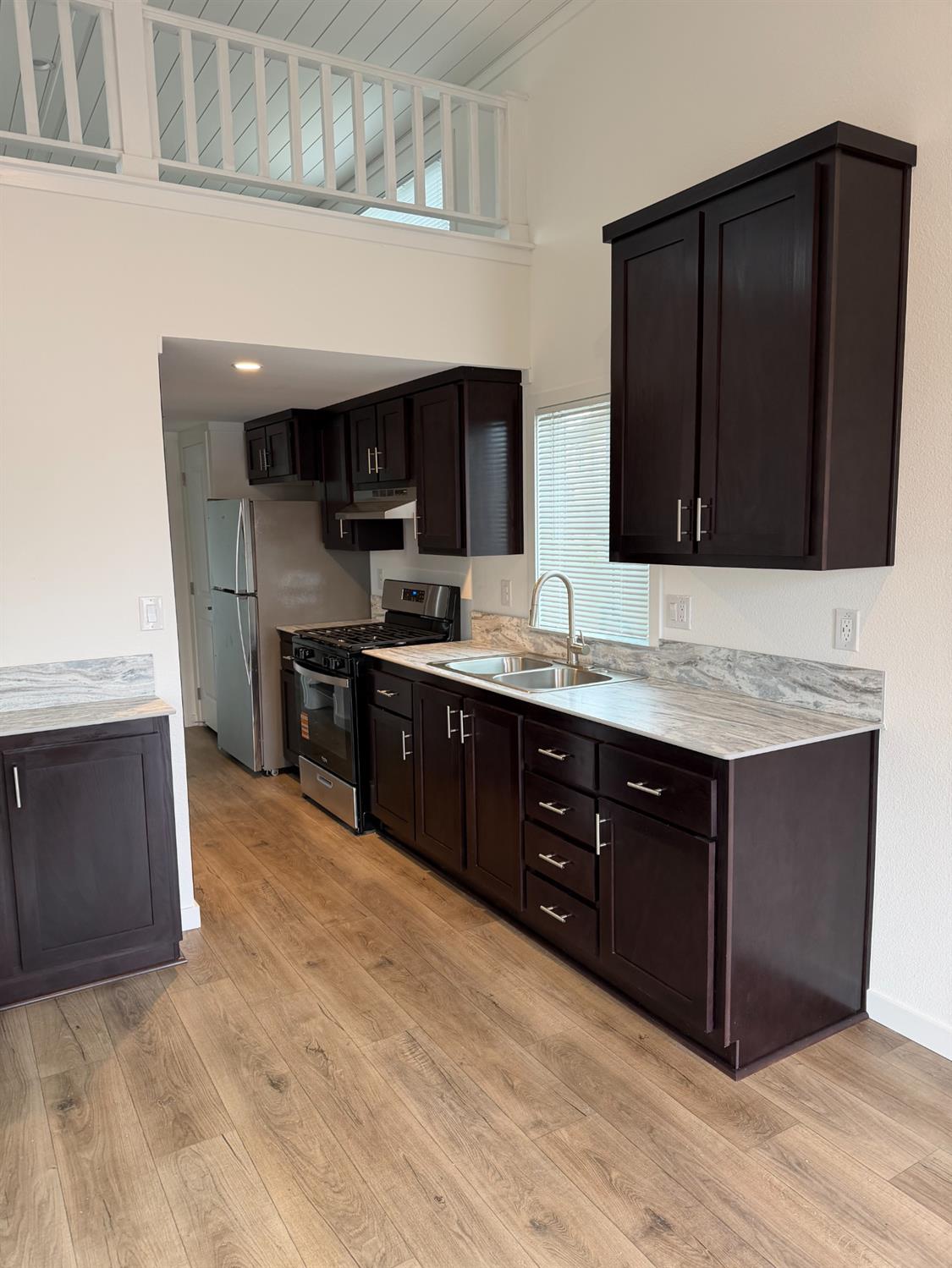 317 Moffat Blvd #14, Manteca, CA 95336