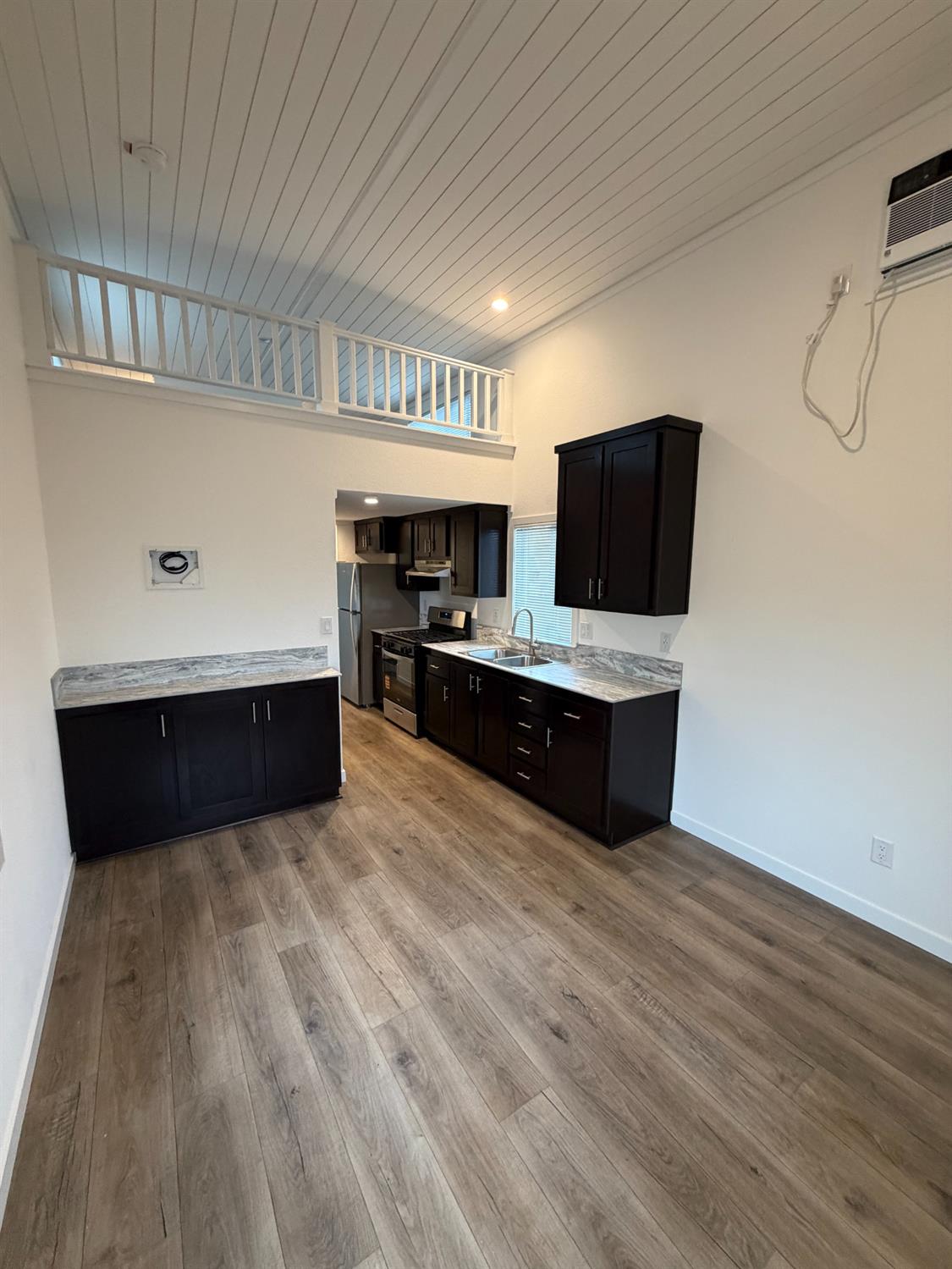 317 Moffat Blvd #14, Manteca, CA 95336