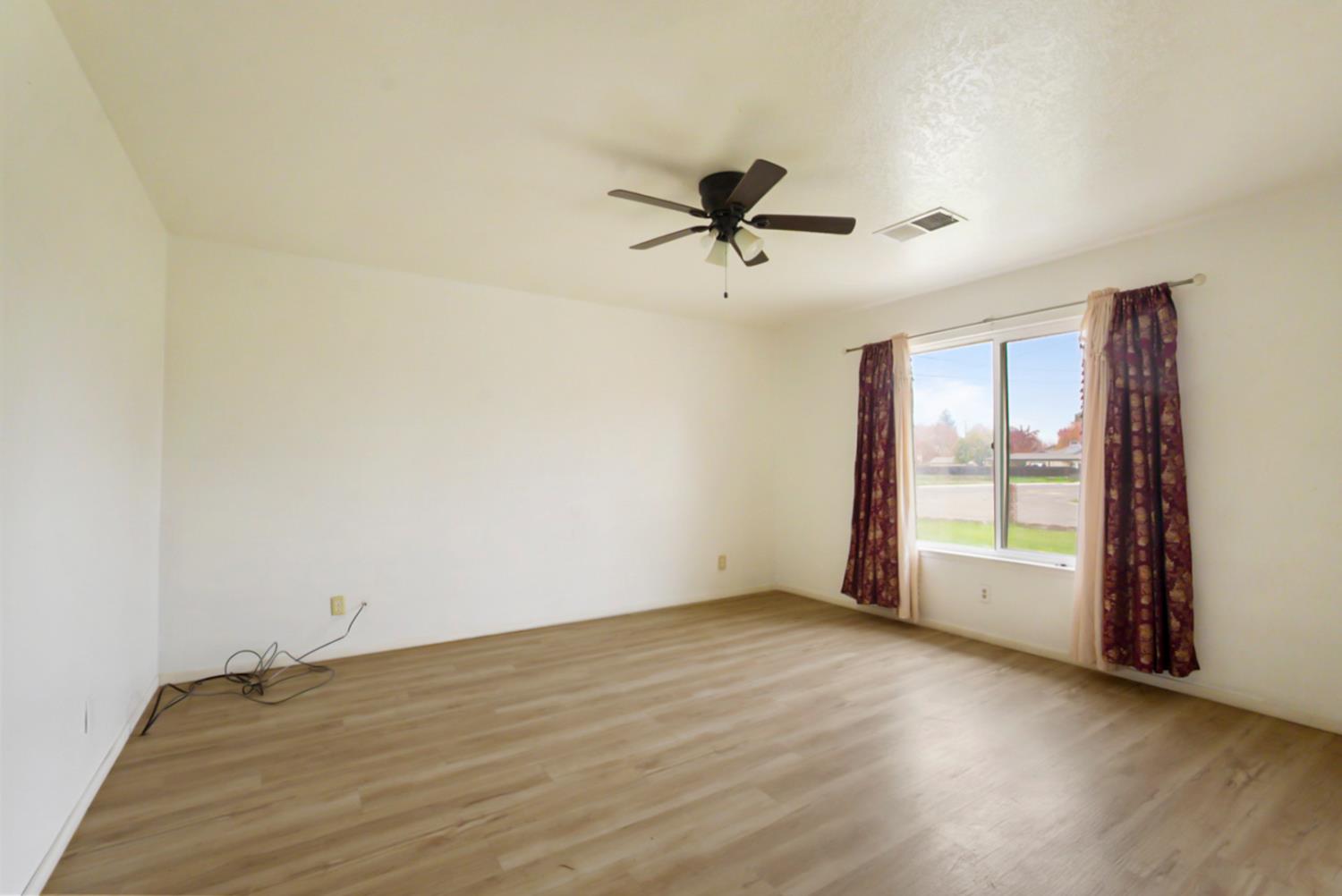 9135 Orchid Ln, Delhi, CA 95315