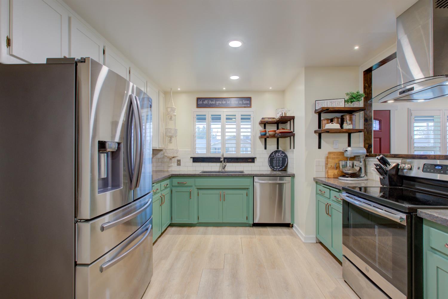 1748 Mulberry Way, Hughson, CA 95326