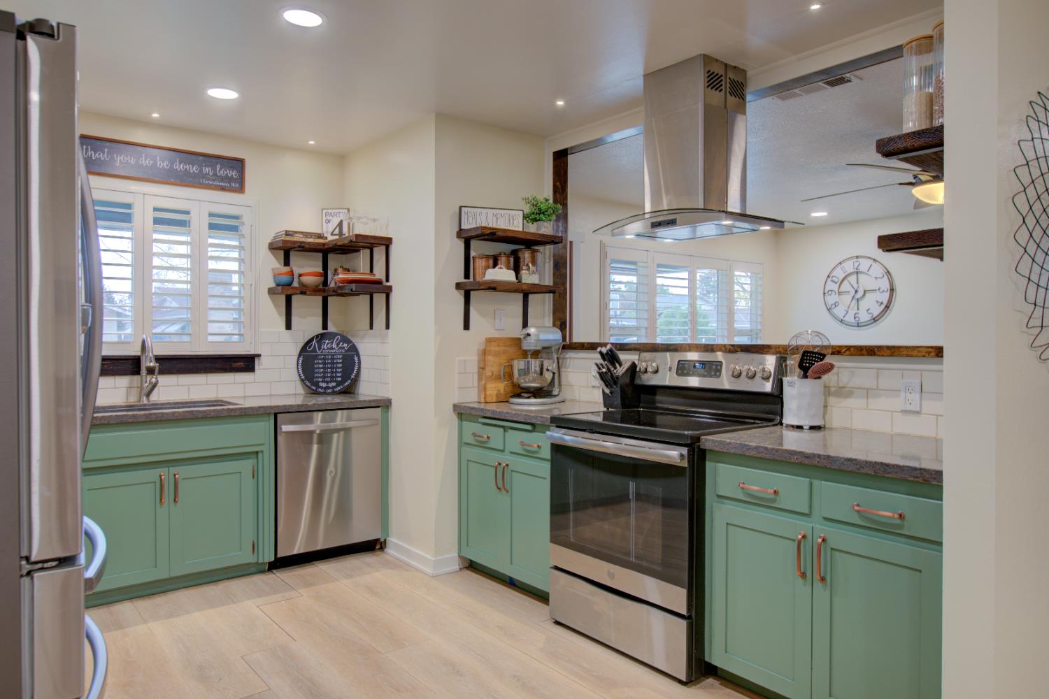 1748 Mulberry Way, Hughson, CA 95326