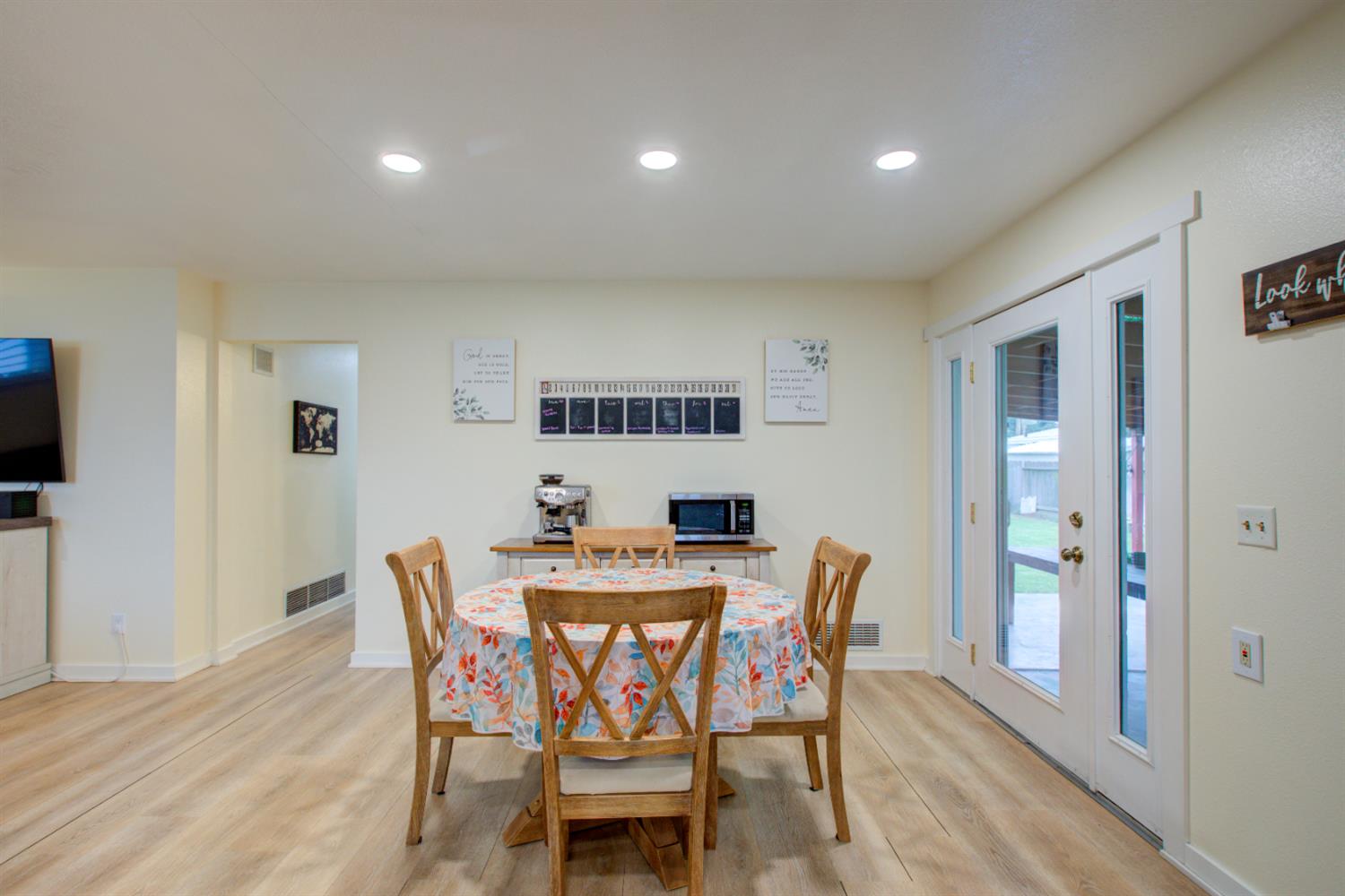 1748 Mulberry Way, Hughson, CA 95326