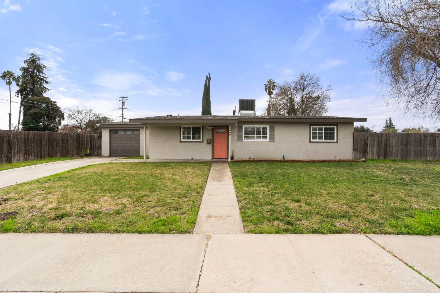 1500 Thorsen, Modesto, CA 95355