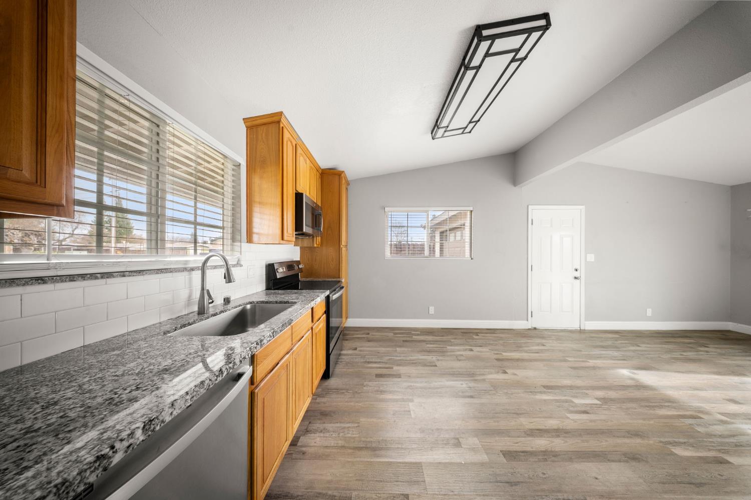 1500 Thorsen, Modesto, CA 95355