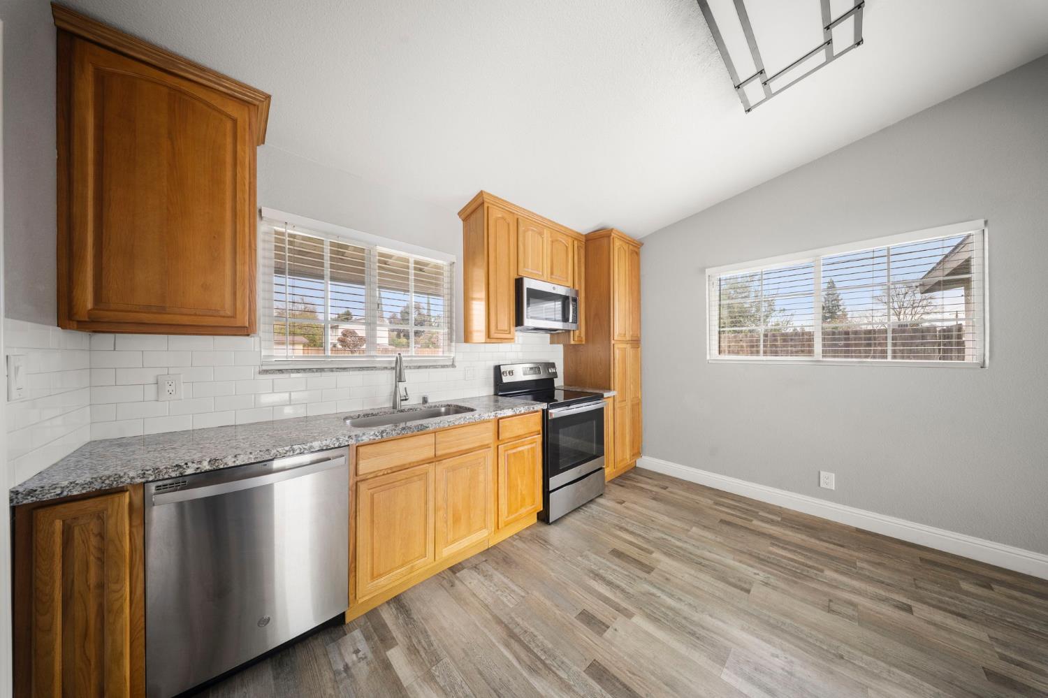 1500 Thorsen, Modesto, CA 95355