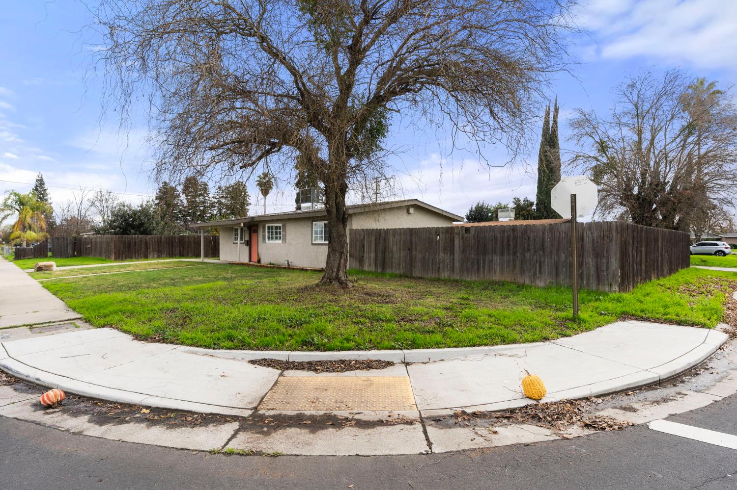1500 Thorsen, Modesto, CA 95355