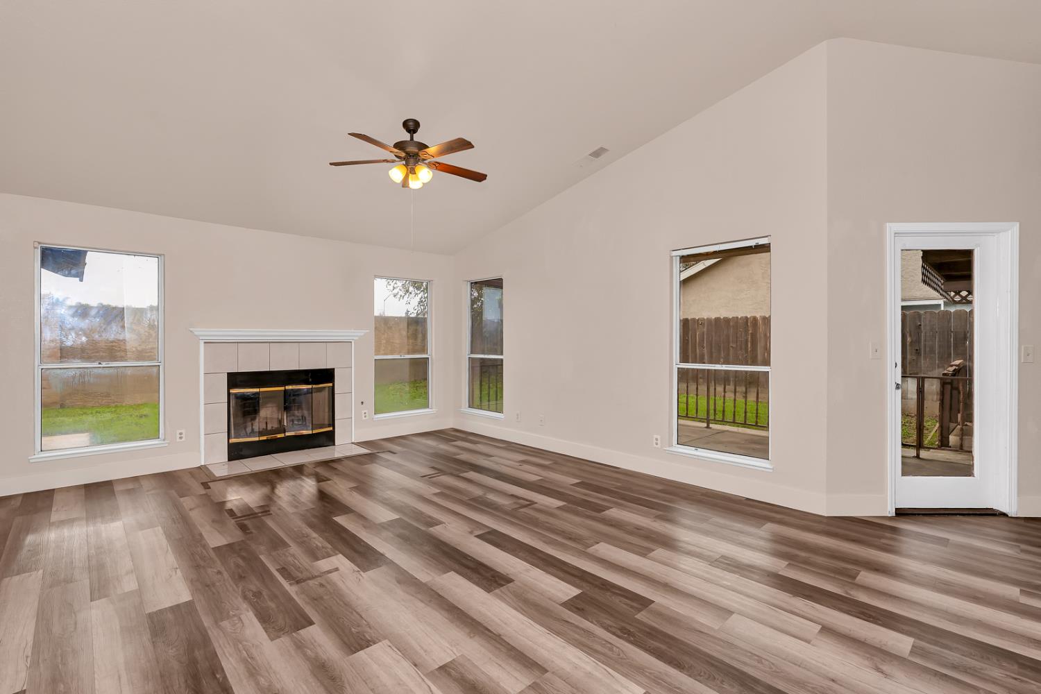 2408 Beatrice Ln, Modesto, CA 95355