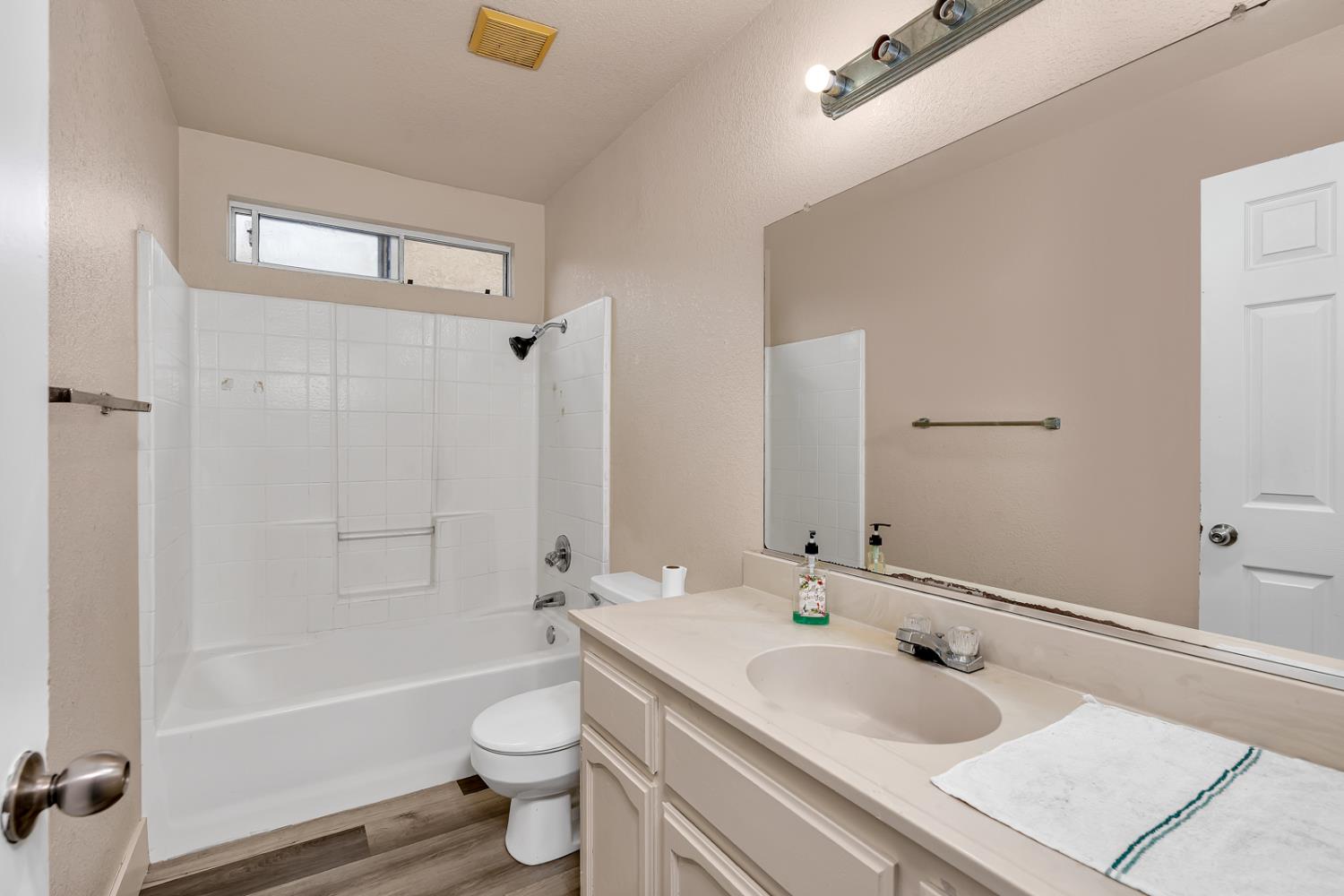 2408 Beatrice Ln, Modesto, CA 95355