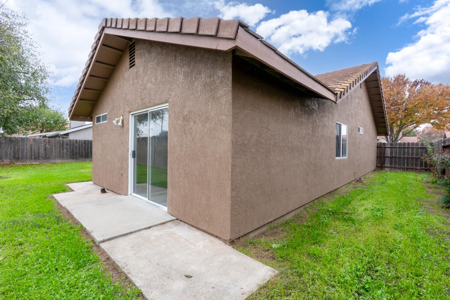 2408 Beatrice Ln, Modesto, CA 95355