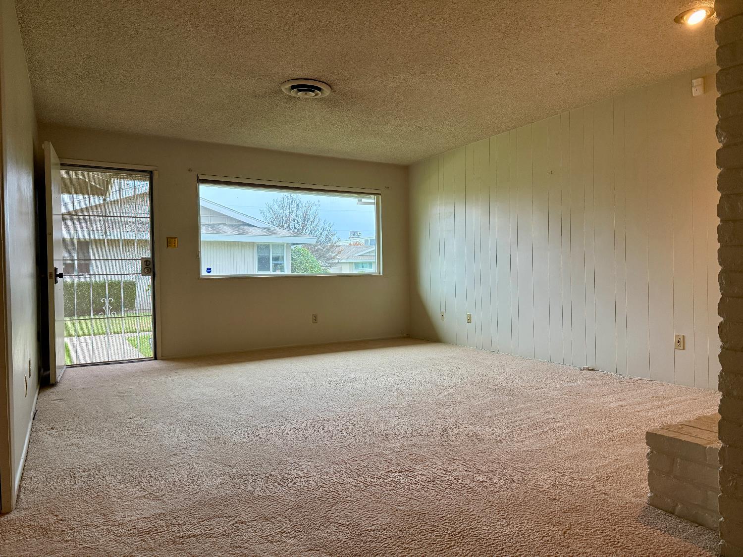 205 Floyd Ave #15, Modesto, CA 95350