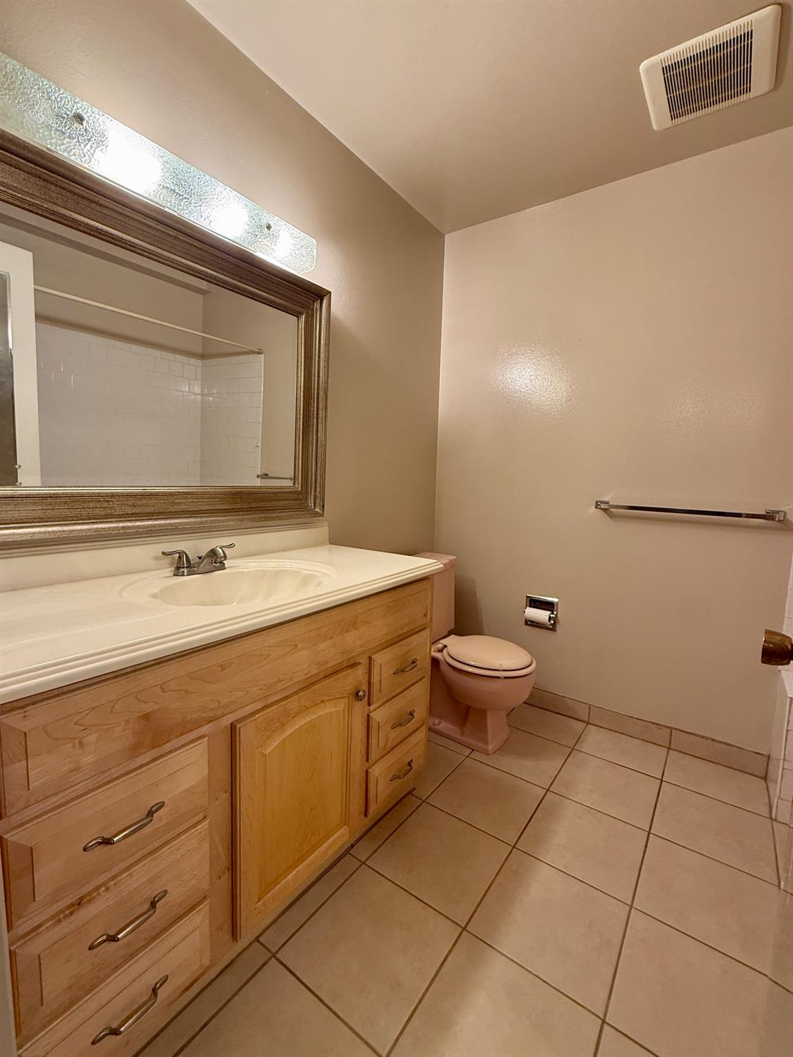 205 Floyd Ave #15, Modesto, CA 95350