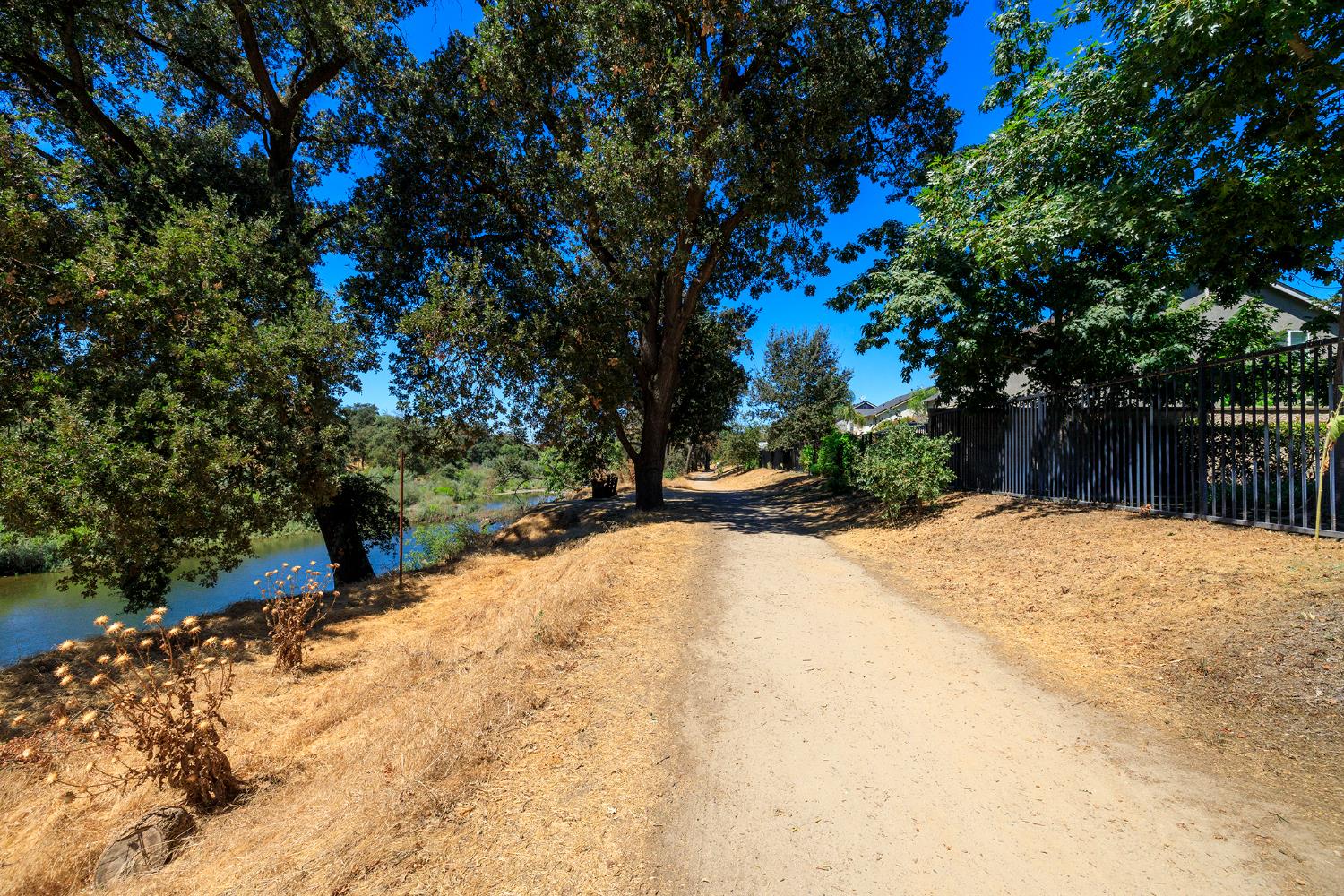 13716 Channel Ln, Waterford, CA 95386