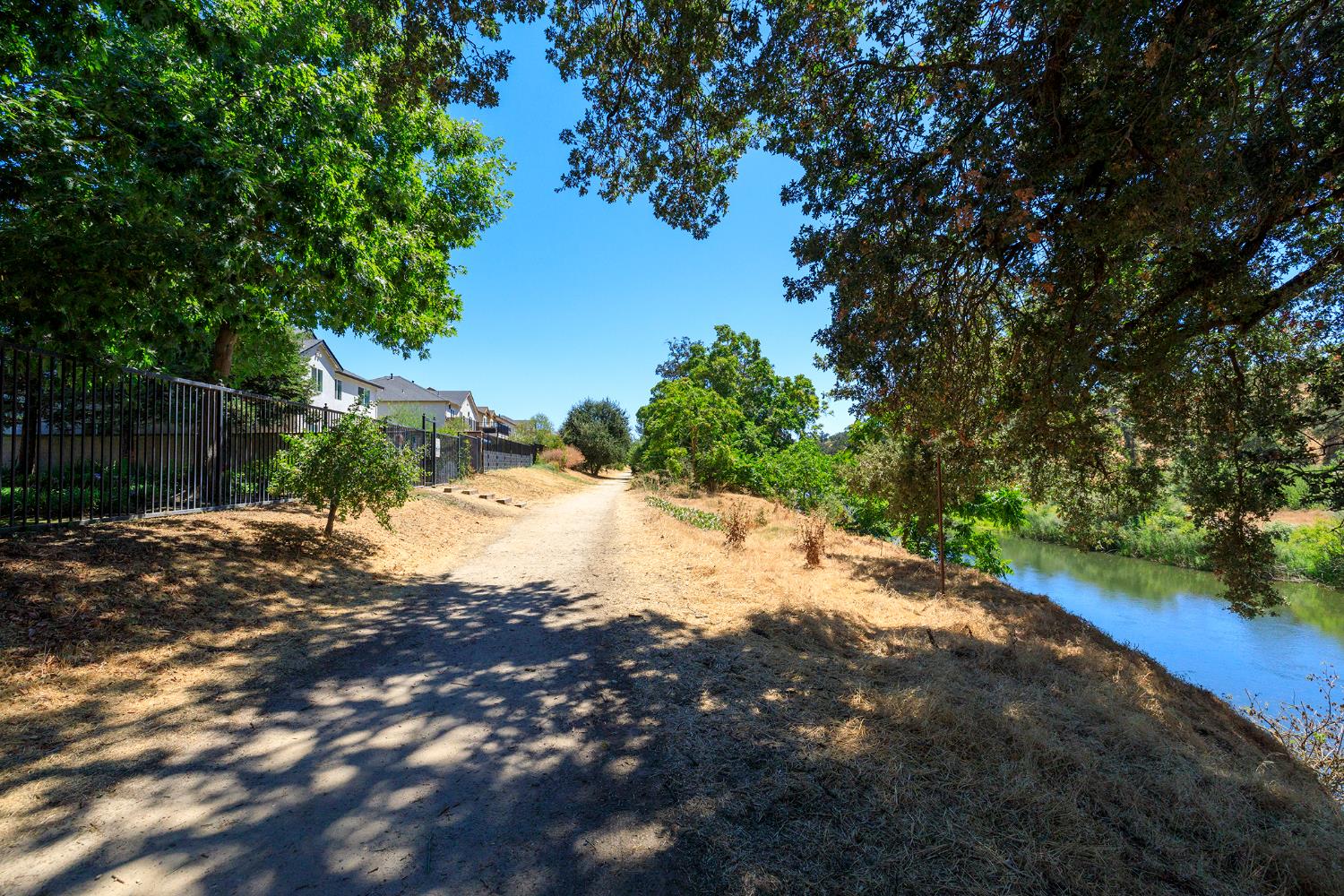 13716 Channel Ln, Waterford, CA 95386