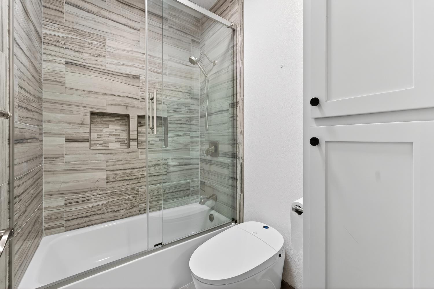 3221 Amethyst Way, Turlock, CA 95382