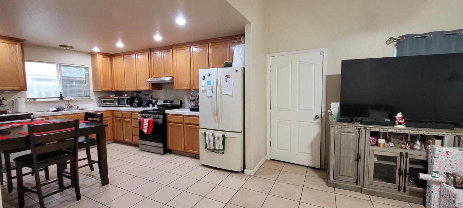 117 Maple St, Modesto, CA 95351