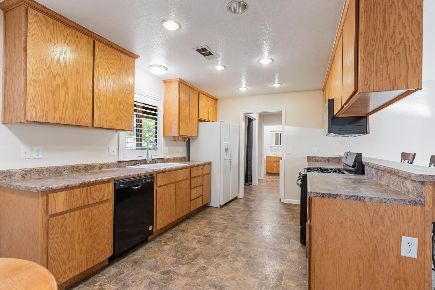 29533 E Chapman Way, Escalon, CA 95320