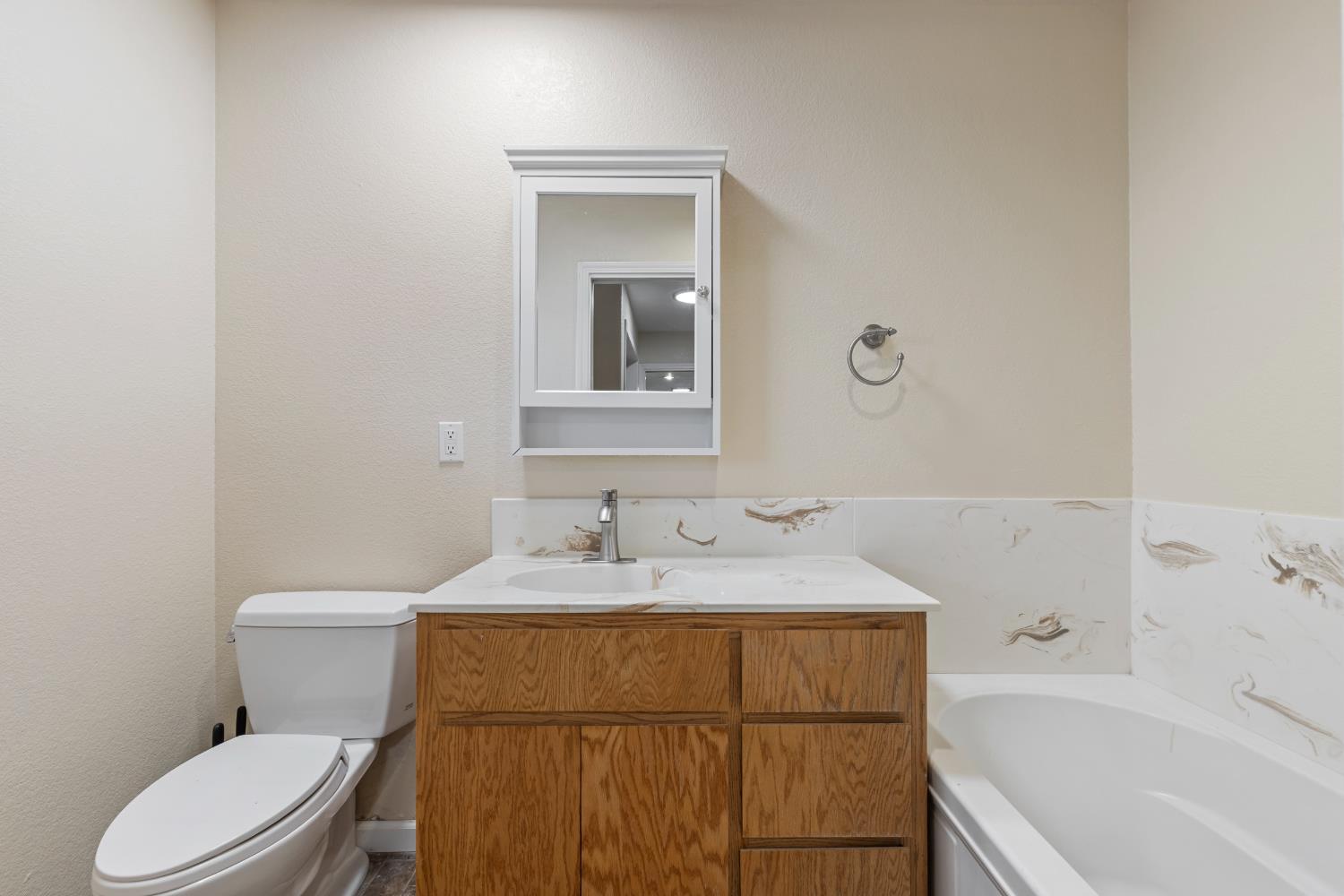 29533 E Chapman Way, Escalon, CA 95320