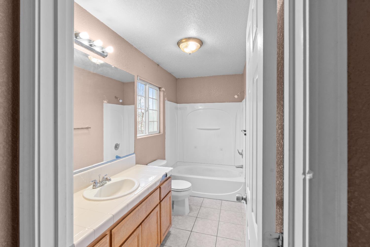 337 Lukas St, Turlock, CA 95380