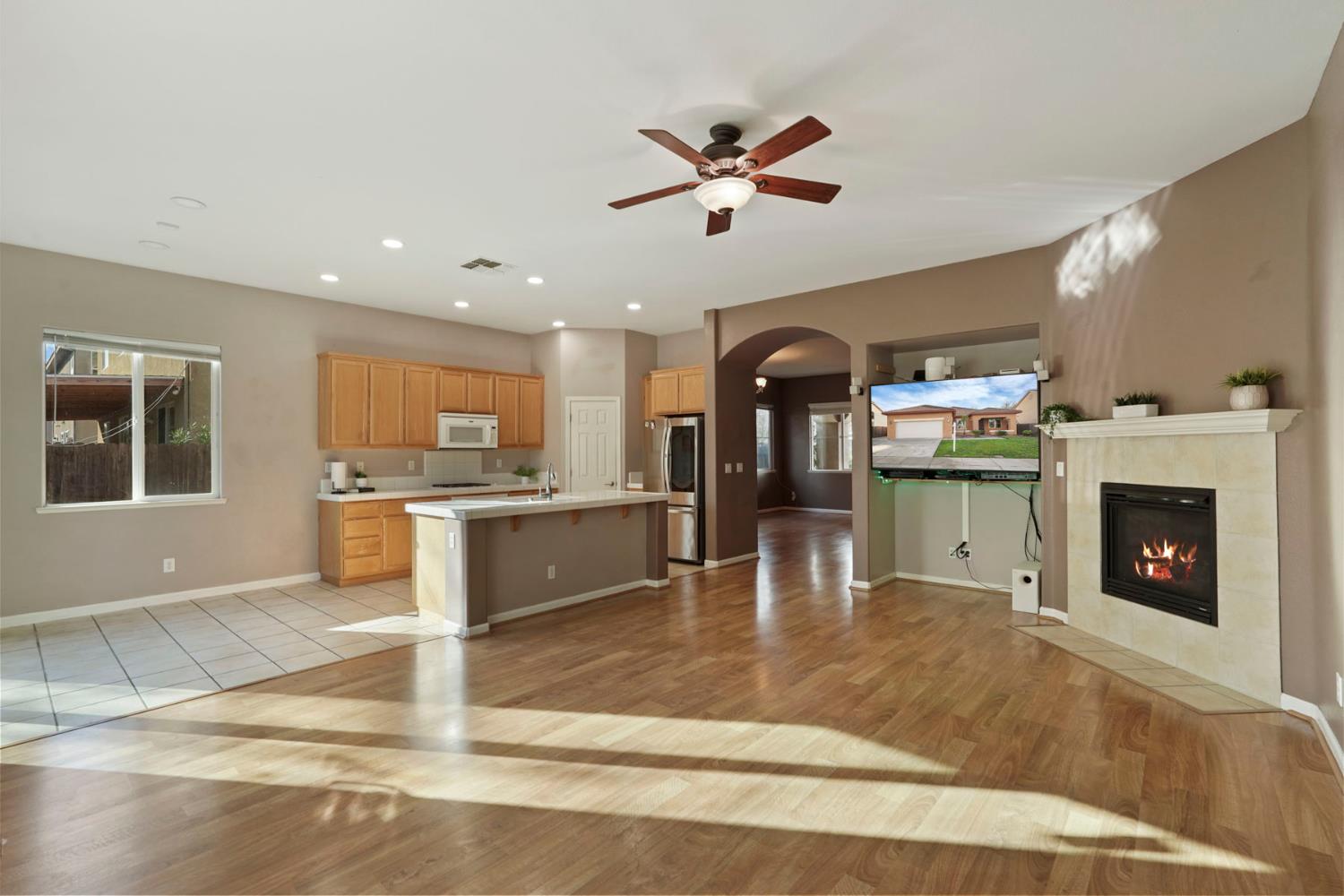 904 Sebastian Ln, Manteca, CA 95336