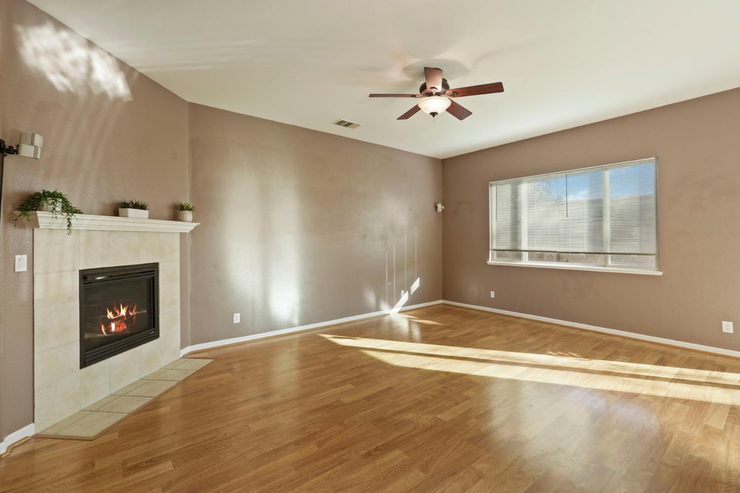 904 Sebastian Ln, Manteca, CA 95336