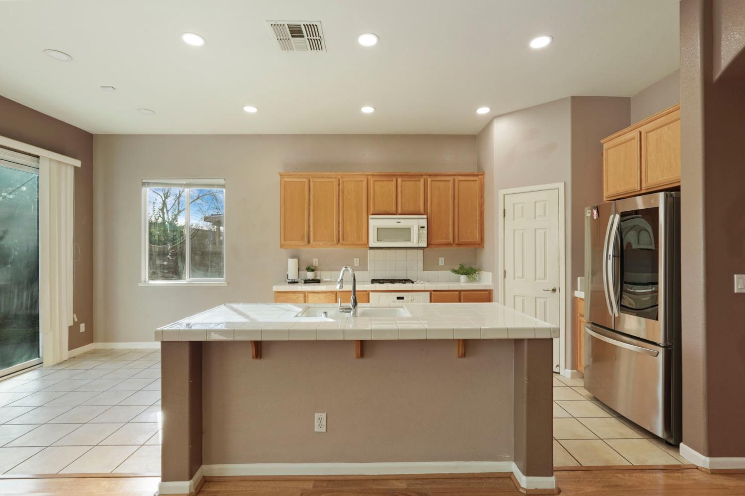 904 Sebastian Ln, Manteca, CA 95336