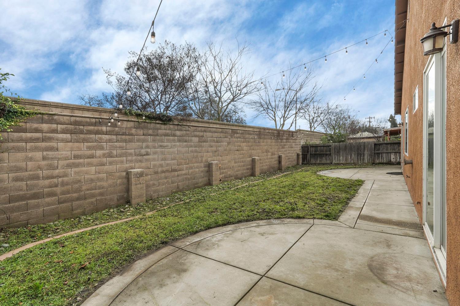 904 Sebastian Ln, Manteca, CA 95336