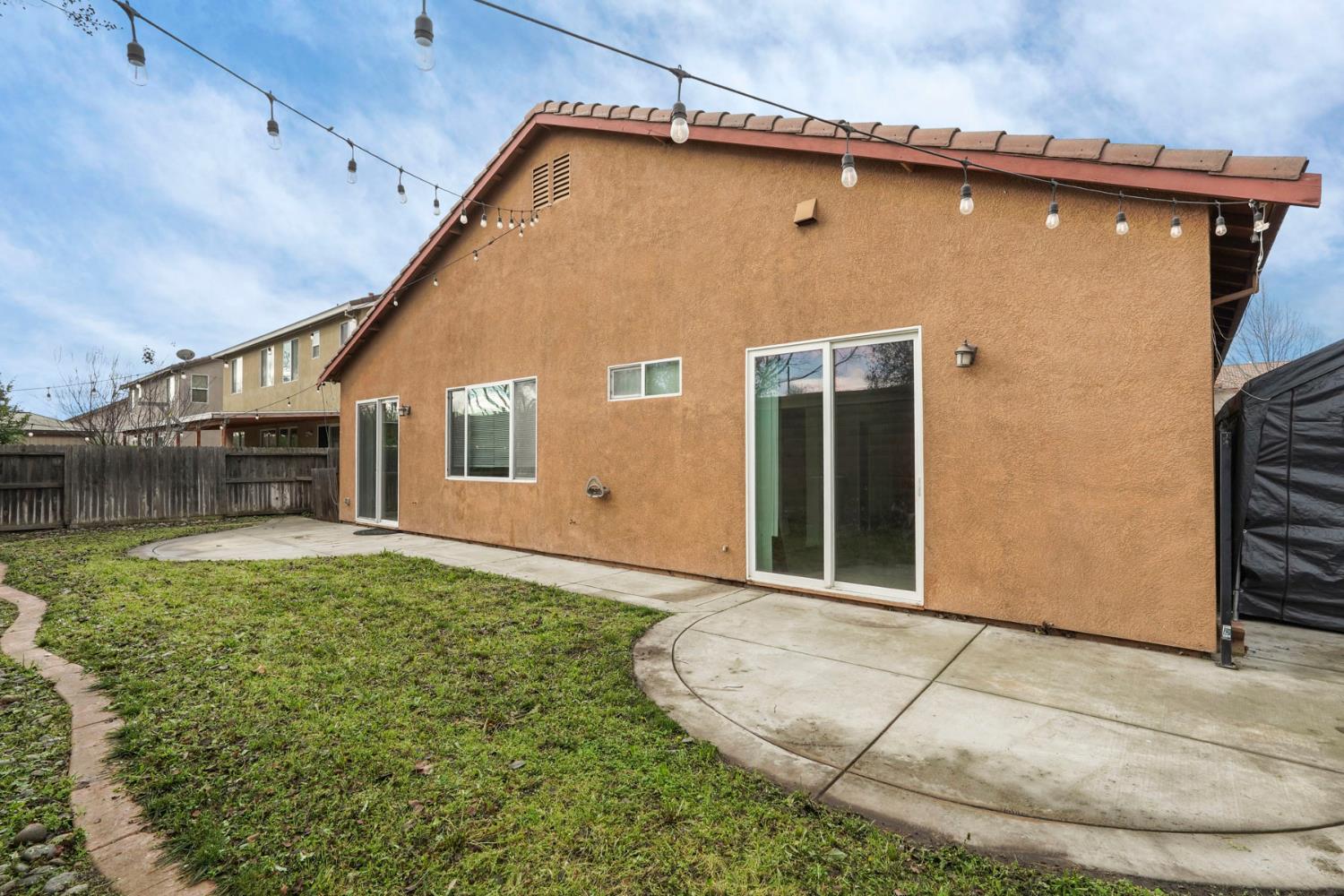 904 Sebastian Ln, Manteca, CA 95336