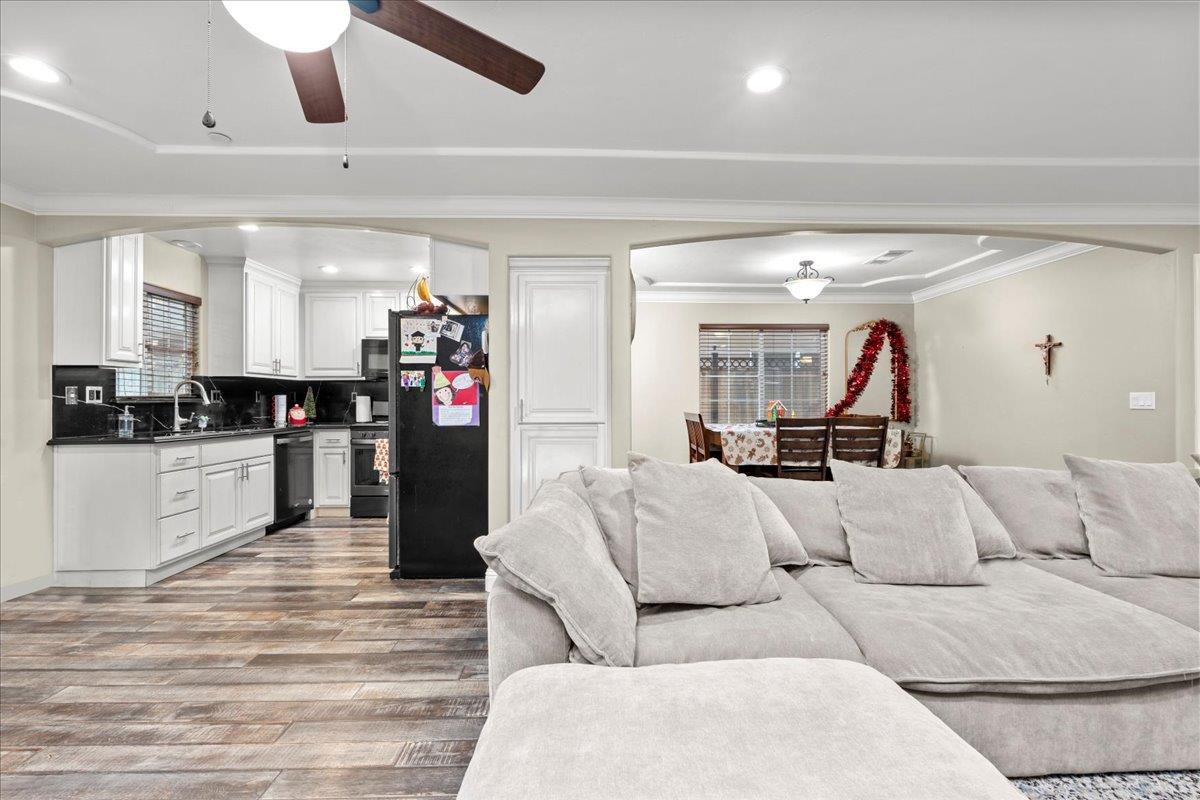 221 S 6th Ave, Oakdale, CA 95361