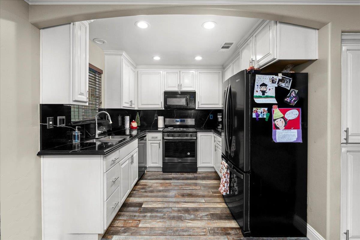 221 S 6th Ave, Oakdale, CA 95361