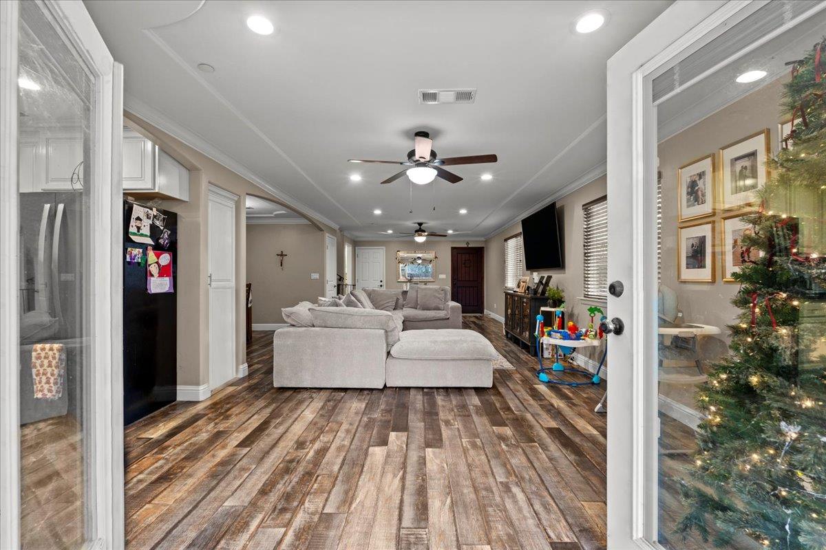 221 S 6th Ave, Oakdale, CA 95361