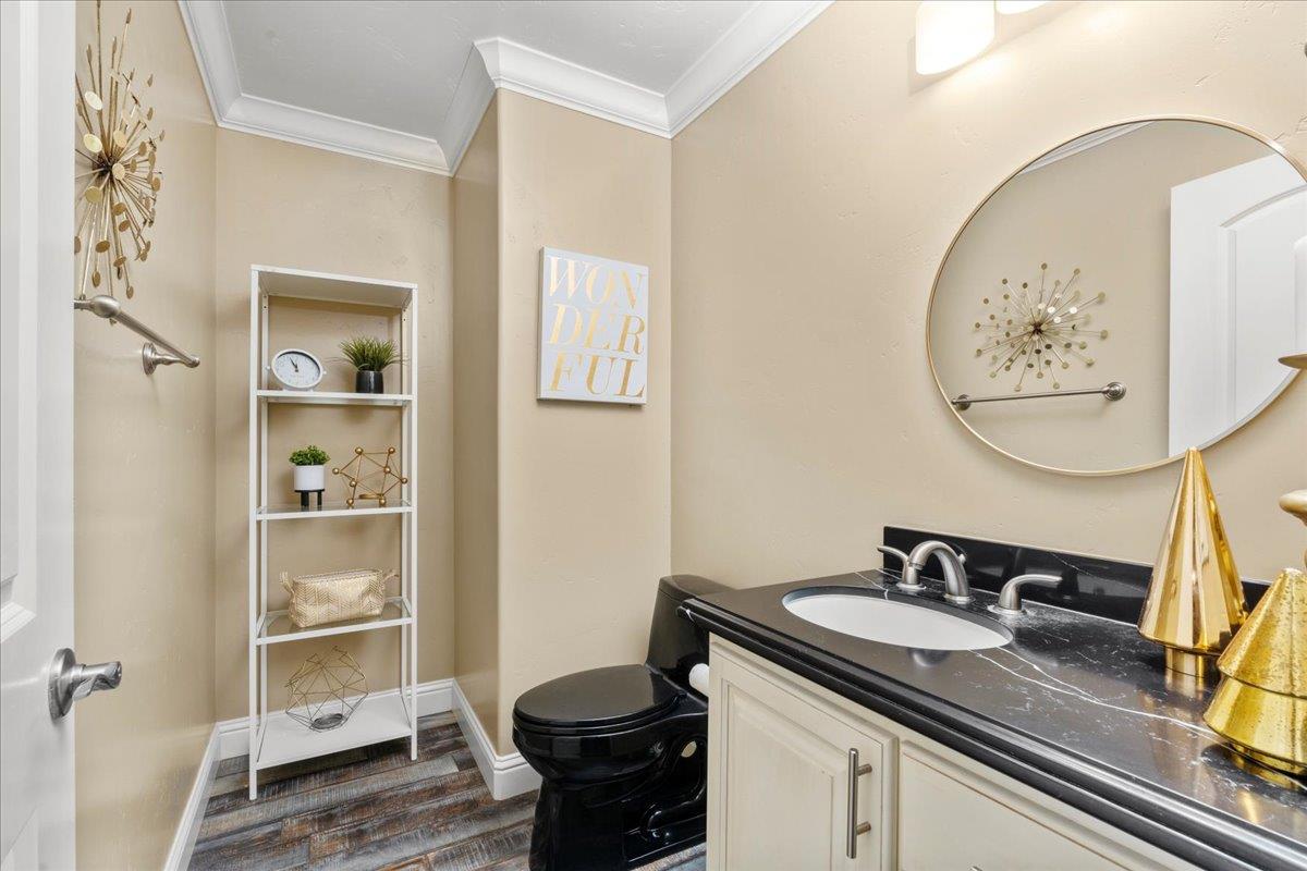 221 S 6th Ave, Oakdale, CA 95361