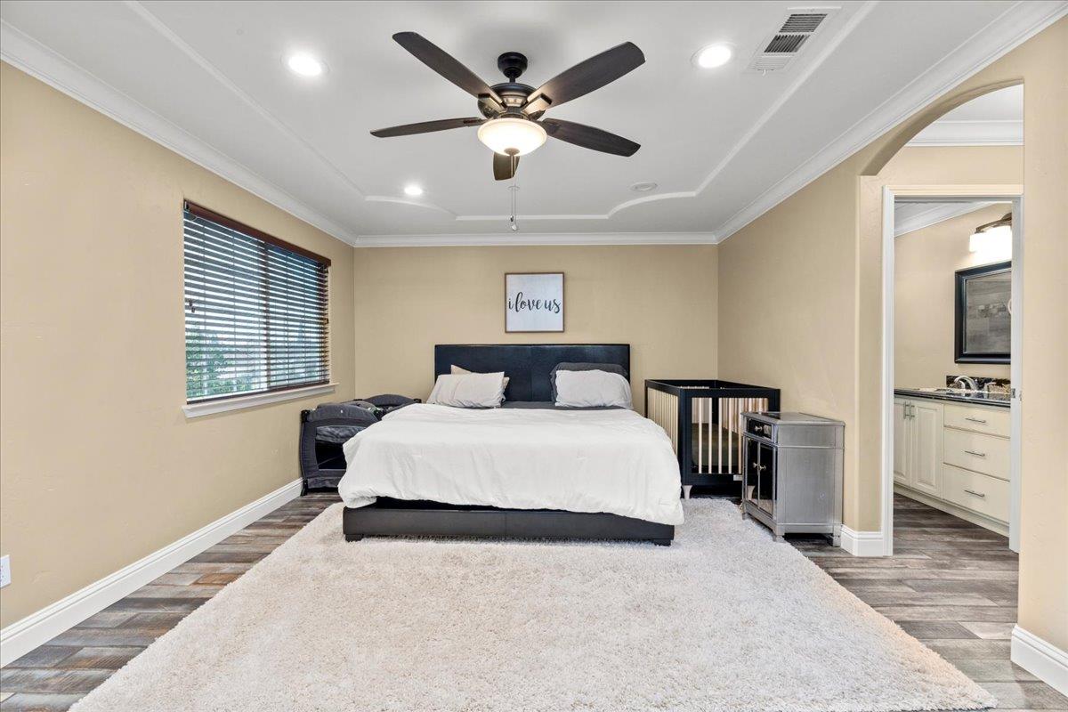 221 S 6th Ave, Oakdale, CA 95361