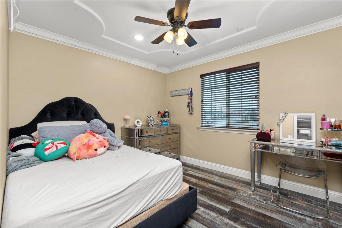 221 S 6th Ave, Oakdale, CA 95361