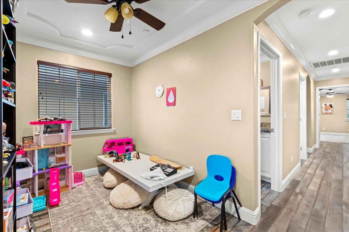 221 S 6th Ave, Oakdale, CA 95361