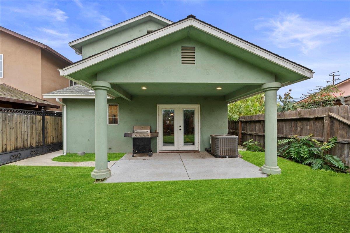 221 S 6th Ave, Oakdale, CA 95361