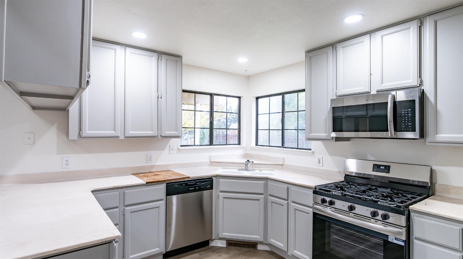 12501 Riverside Rd, Waterford, CA 95386