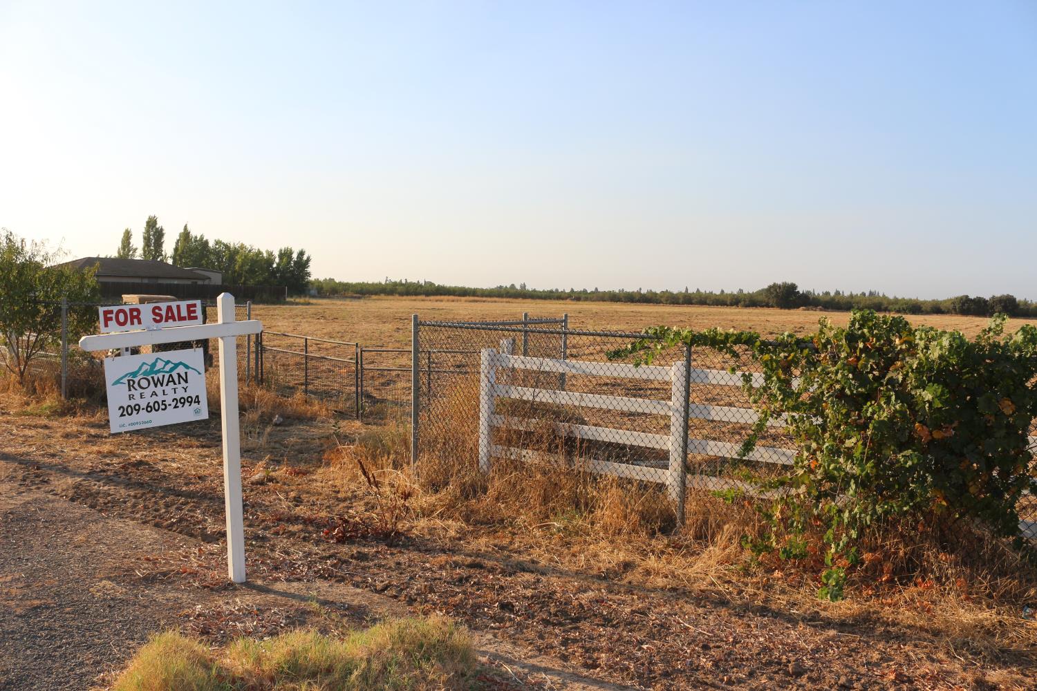 26304 E Mahon Ave, Escalon, CA 95366