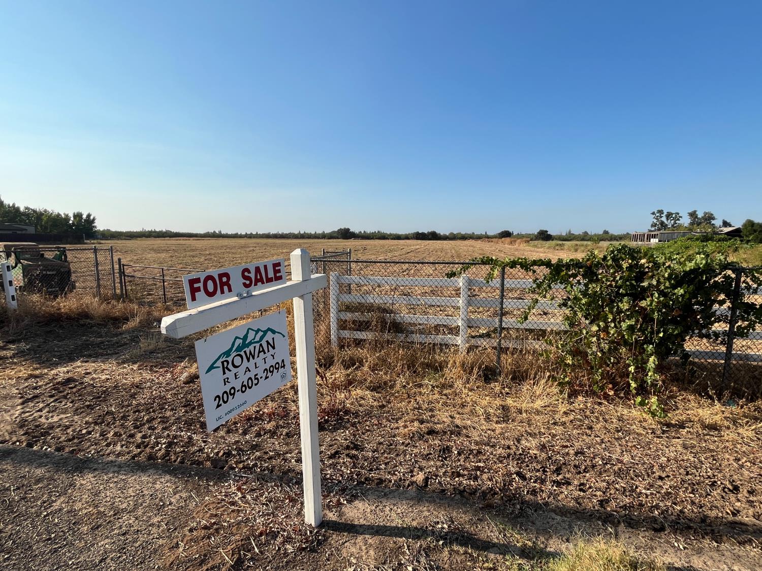 26304 E Mahon Ave, Escalon, CA 95366