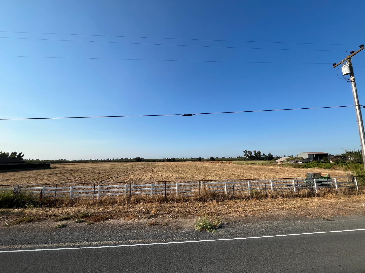 26304 E Mahon Ave, Escalon, CA 95366