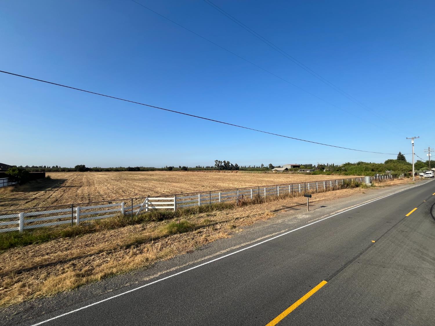 26304 E Mahon Ave, Escalon, CA 95366